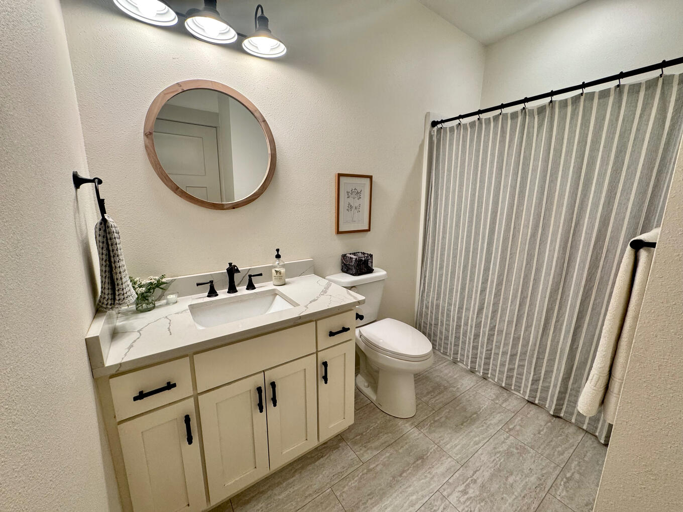 Guest Bathroom Guest Bathroom