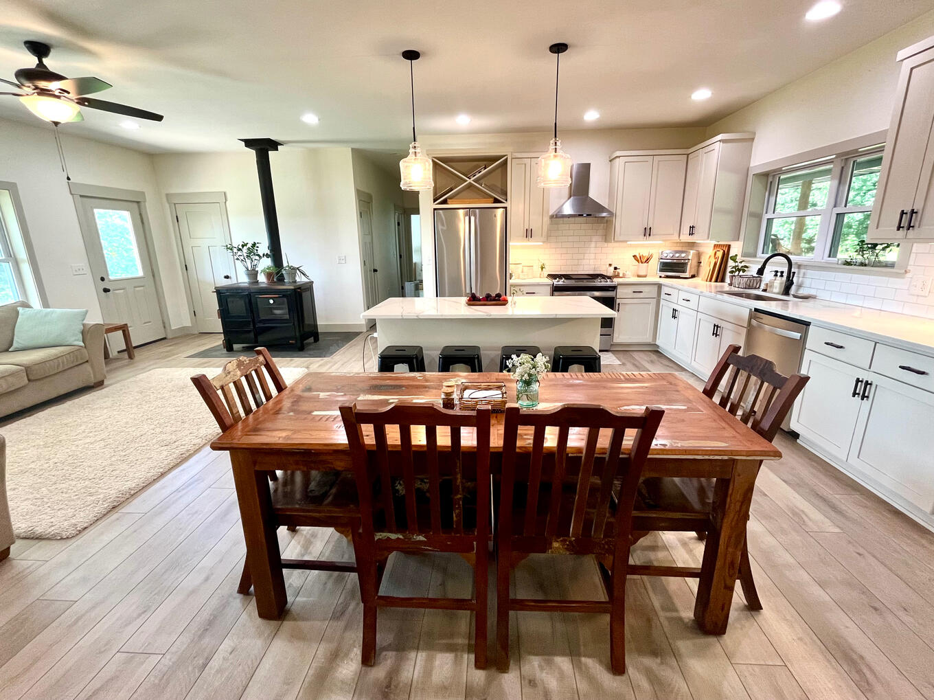 Kitchen & Dining Area Kitchen & Dining Area