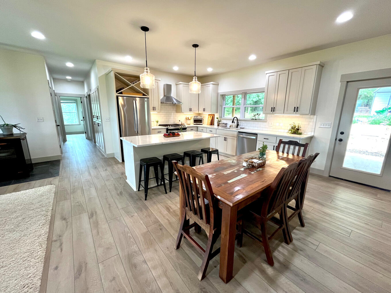 Kitchen & Dining Area Kitchen & Dining Area